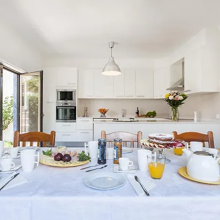 לינה וארוחת בוקר Beachouse - Surf, 4*