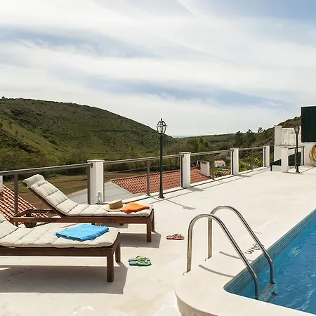 Beachouse - Surf, Bed & Breakfast