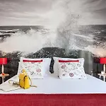 Beachouse - Surf, Bed & Breakfast