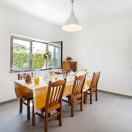 Beachouse - Surf, Bed and breakfast Ericeira