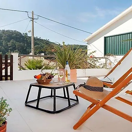 Beachouse - Surf, Bed & Breakfast