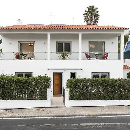 Beachouse - Surf, Bed and breakfast Ericeira