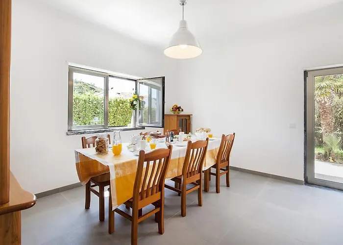 Beachouse - Surf, Couette-café Ericeira