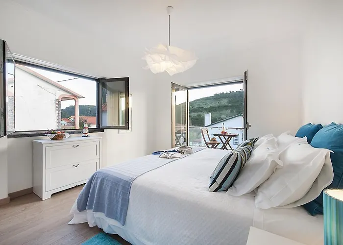 Beachouse - Surf, Couette-café Ericeira