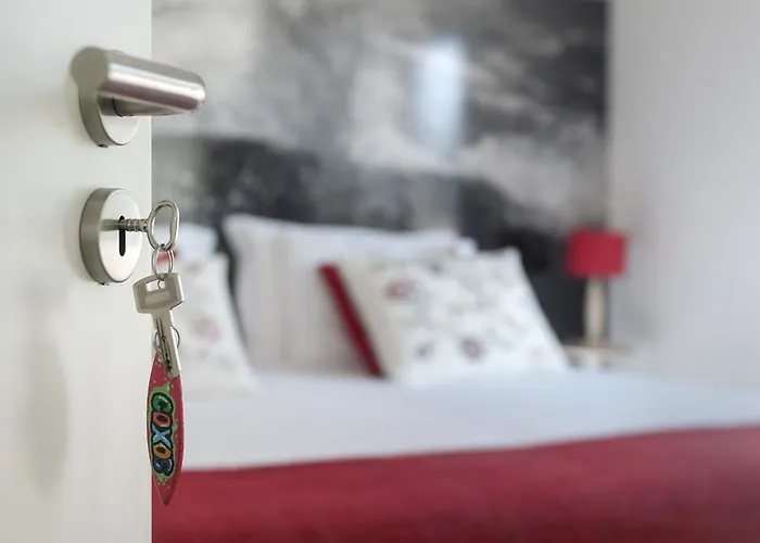 Beachouse - Surf, Couette-café Ericeira