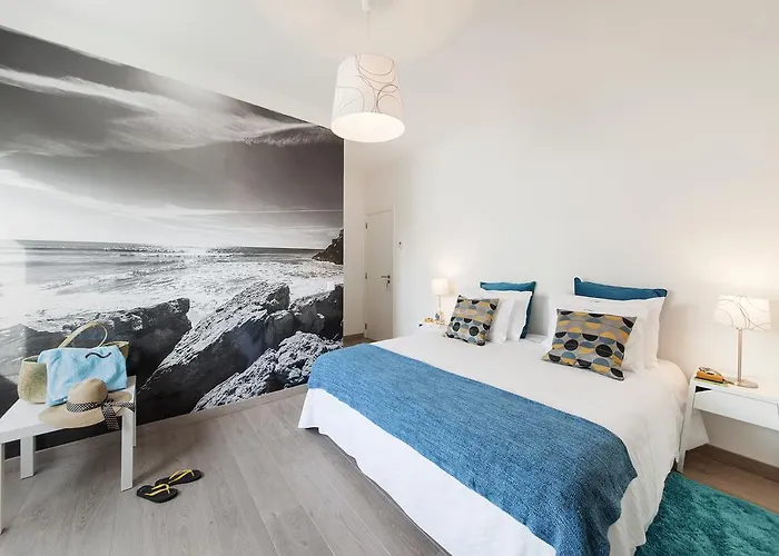 Beachouse - Surf, Couette-café Ericeira