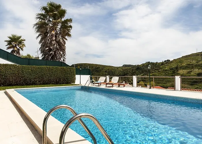 Beachouse - Surf, Couette-café Ericeira