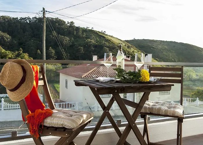 Beachouse - Surf, Couette-café Ericeira